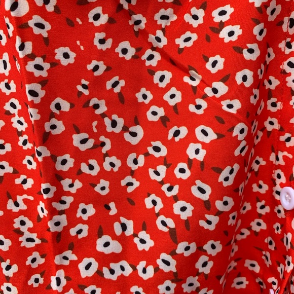 NWT Red print blouse. - Picture 5 of 6